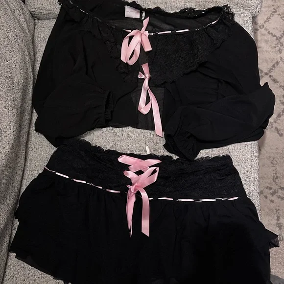 Out From Under Honey Lace Mini Skirt and Top - Urban Outfitters 🖤🎀 - Picture 5 of 8